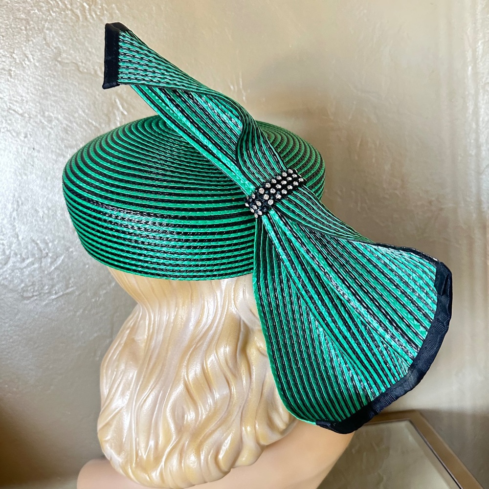 BEWITCHING 1960-70s' GREEN/BLACK STRIPED STRAW HAT WITH LARGE BOW/RHINESTONES - Picture 4 of 11